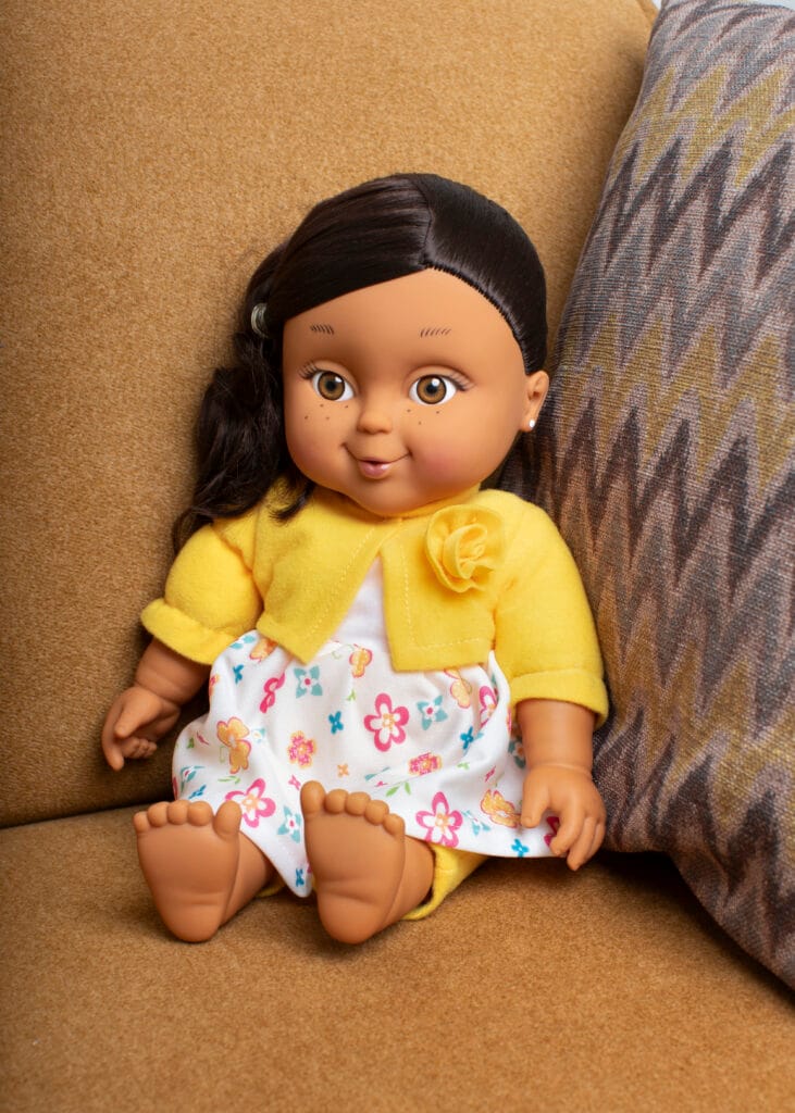 Bebé reborn morena sentada Bebé reborn morena sentada